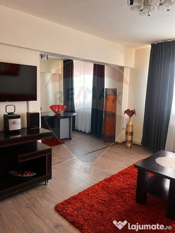 Apartament cu 4 camere de închiriat în zona Central