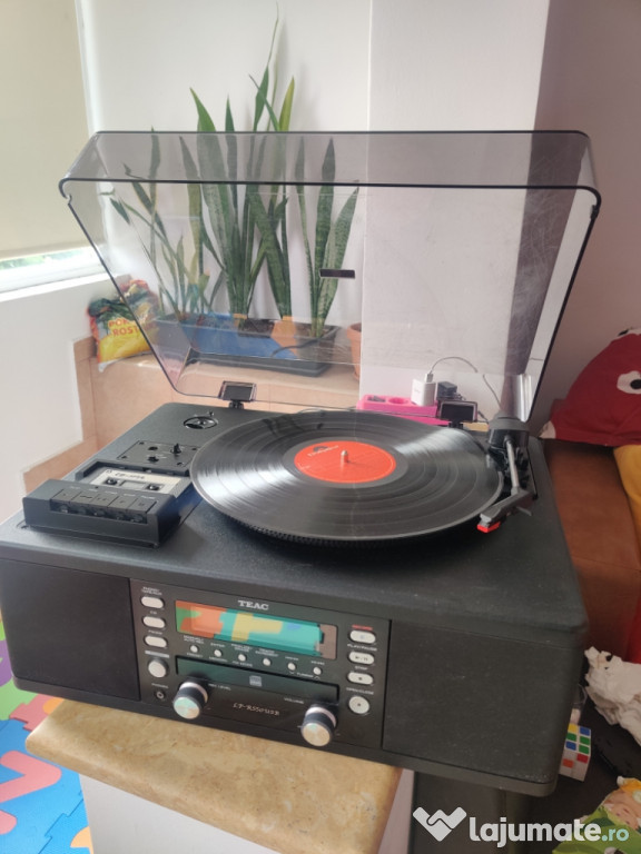 TEAC, model LP-R550USB.
