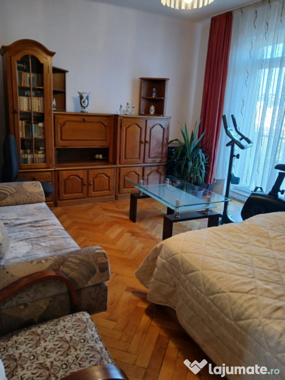 Vând apartament cu 2 camere decomandat lângă SRI