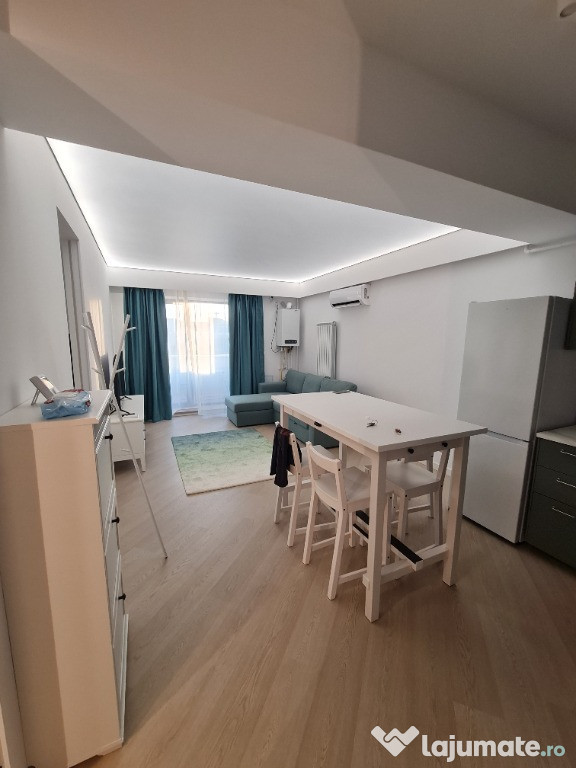 Închiriez apartament 2 camere Cortina North