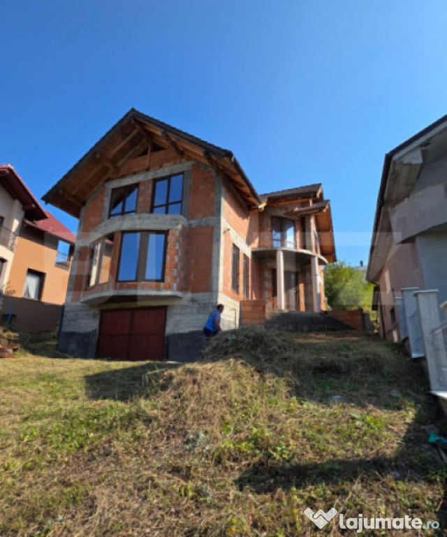 Teren 10 ari cu casă la roșu 240mp utili plus garaj–Vale