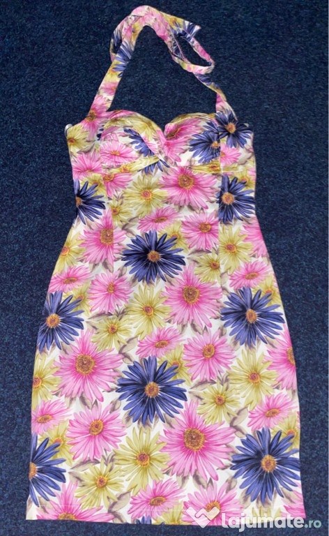 Rochie cambrată cu imprimeu floral viu