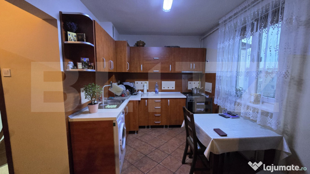 Apartament 3 camere, 66 mp. Burdea