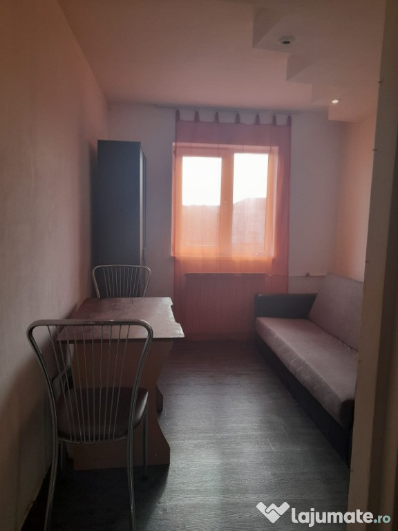 Închiriez cameră Complex