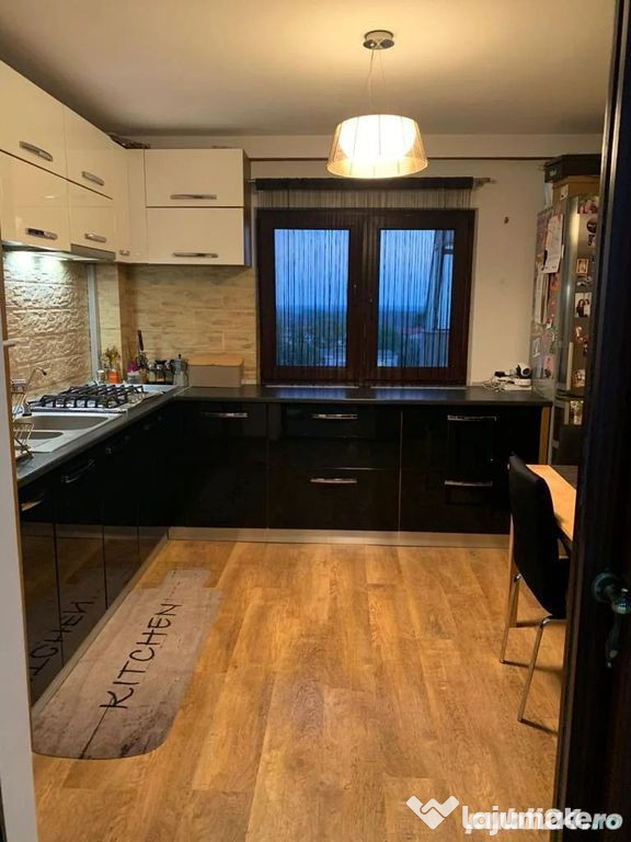 Apartament 3 camere, decomandat, Micro 20