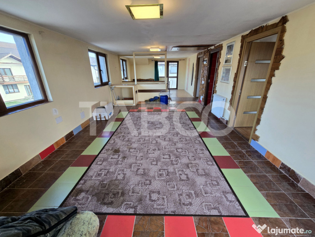 Casa de vanzare cu 6 camere 2 parcari curte libera 200 mp in