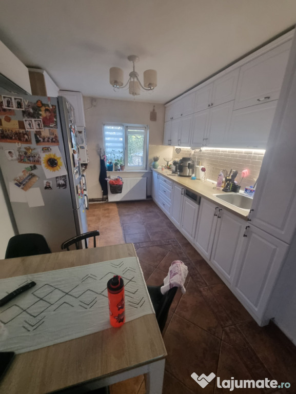 Apartament 4 camere decomandate 87 mp ,etaj 1 , Brazda lui N