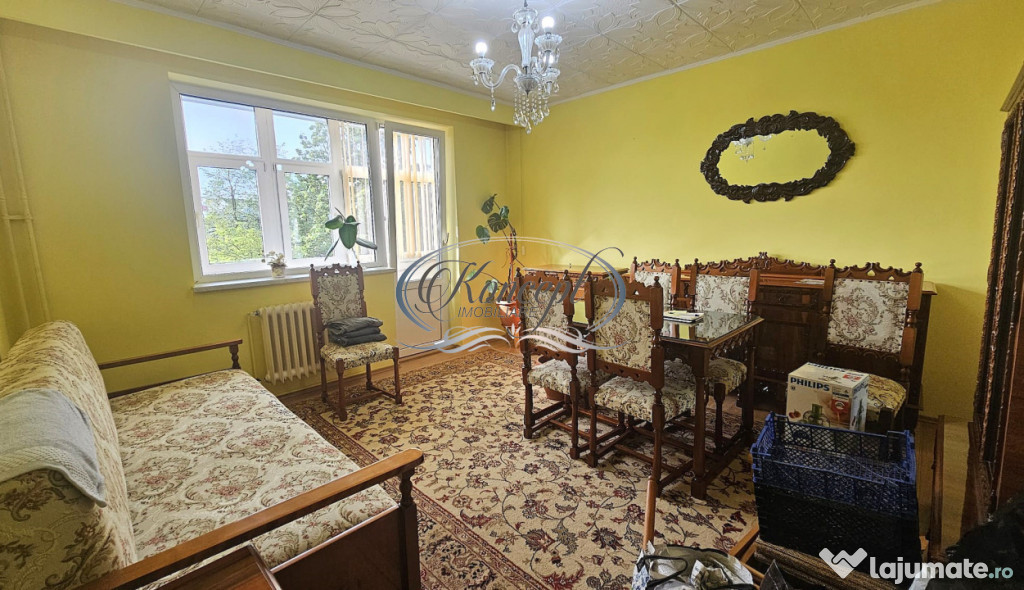 Apartament de vanzare cu balcon si centrala proprie in carti