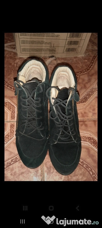 Botine de catifea cu tinte