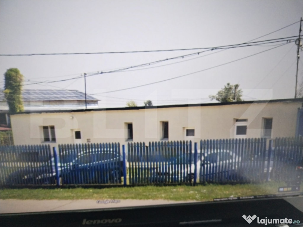 De vânzare – Teren cu platformă betonată și construcț