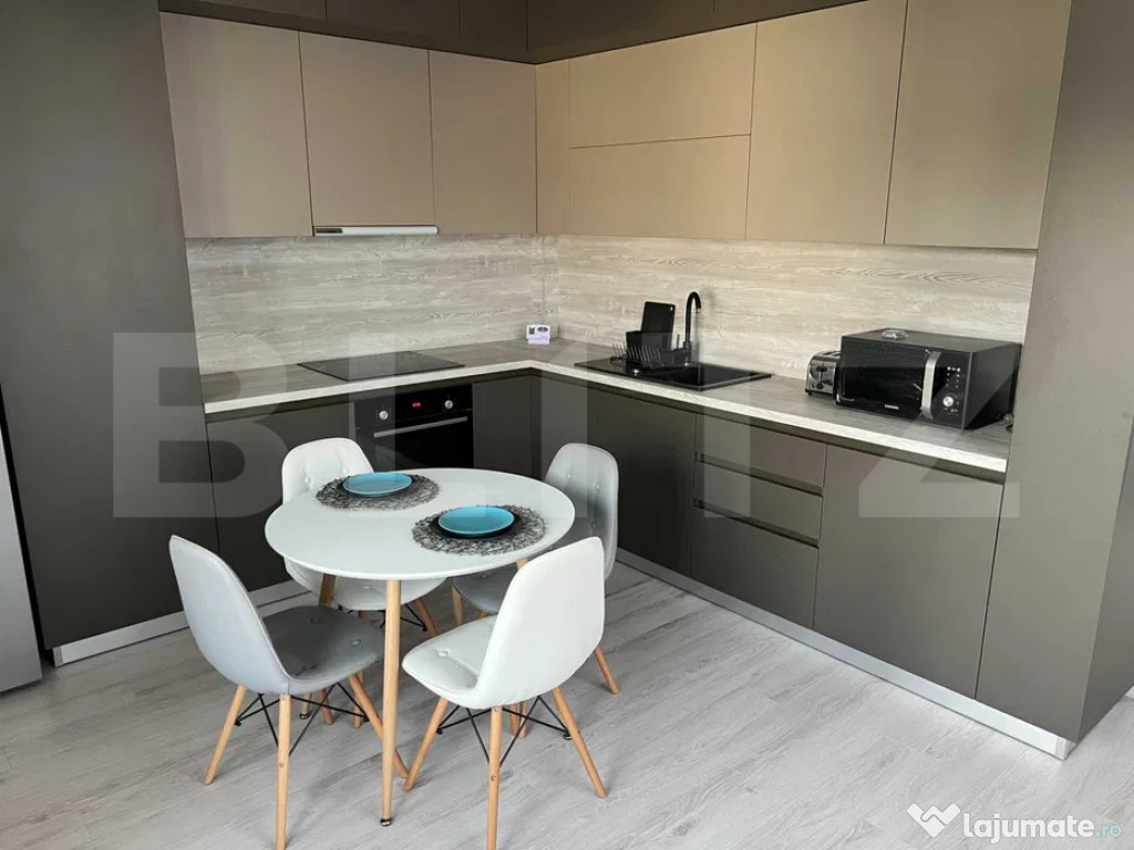 Apartament cu 3 camere, 55 MP, terasa , parcare, zona UMF