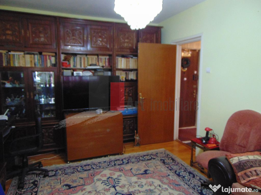 Apartament 3 camere decomandat Vergului