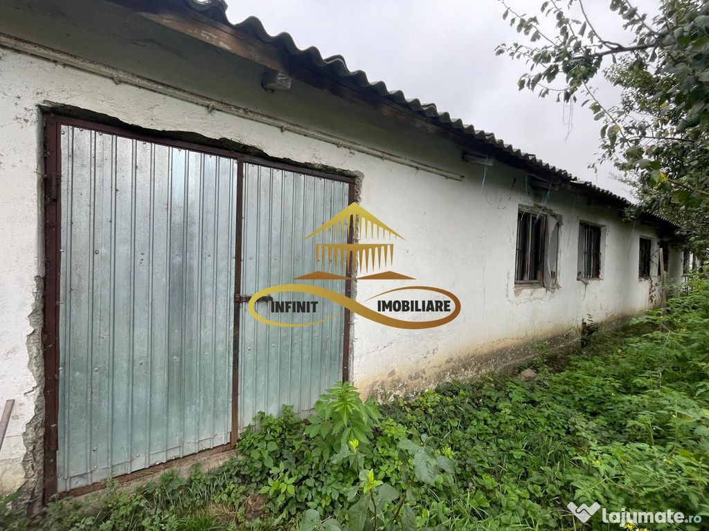Cladire veche de vanzare in Saucesti Bacau