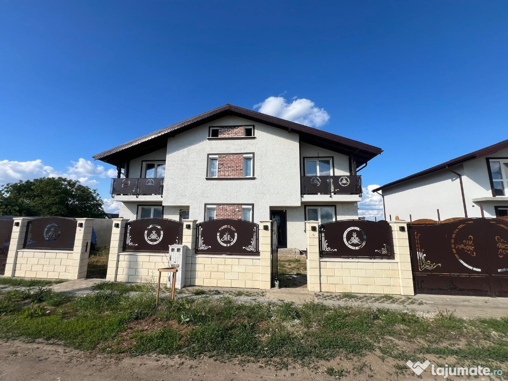 Casa tip Duplex prevzut cu panouri solare