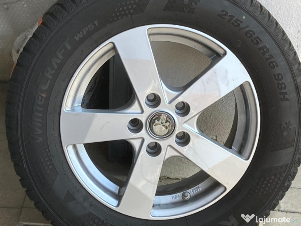Vând jenti aluminiu cu anvelope 215 65 R16 , pt.Hyundai