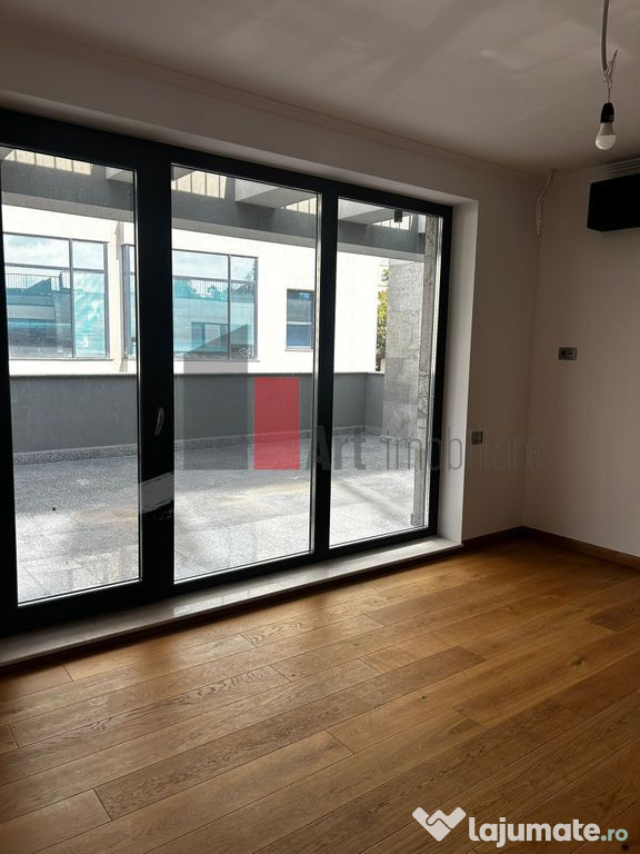 Apartament cu 3 camere - Zona Unirii