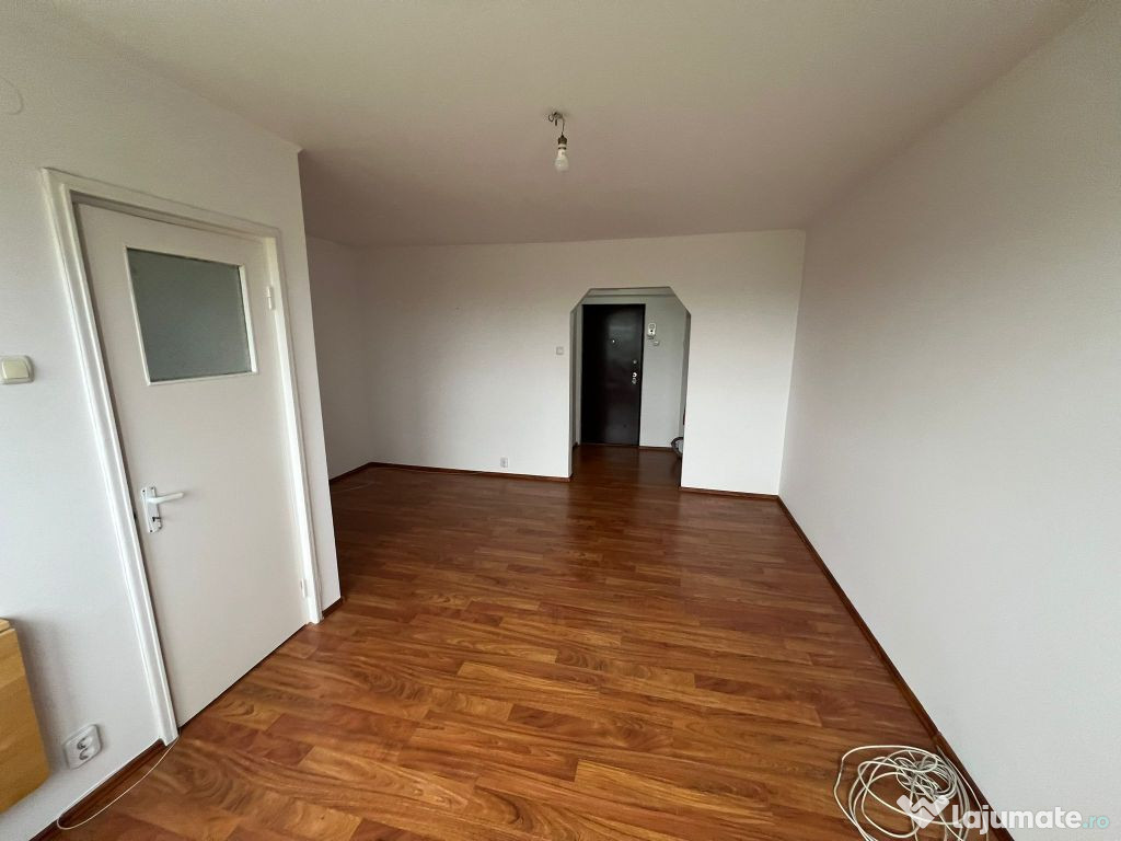 Garsonieră Parc IOR superbă renovată 30 mp bloc mixt