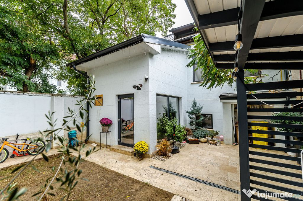 Apartament tip casa, cu gradina proprie, in zona centrala...