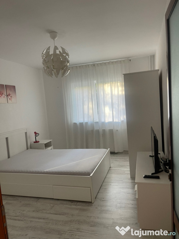 Închiriez garsoniera