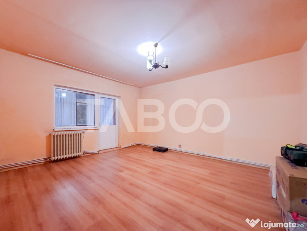 De vanzare apartament cu 4 camere decomandate in zona Garii