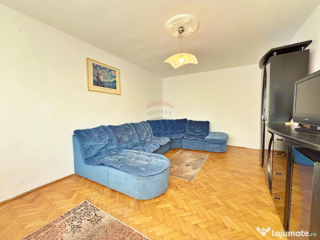Apartament decomandat, situat la 100 m de Piața Catedral...