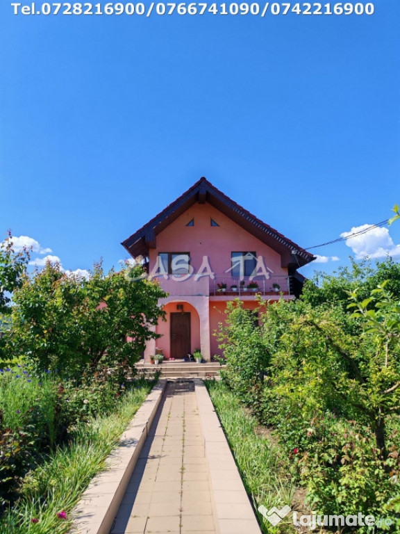 Casa situata în Samarinesti, sat Valea Bisericii