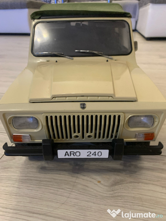 Machetă Aro 240 scara 1:8