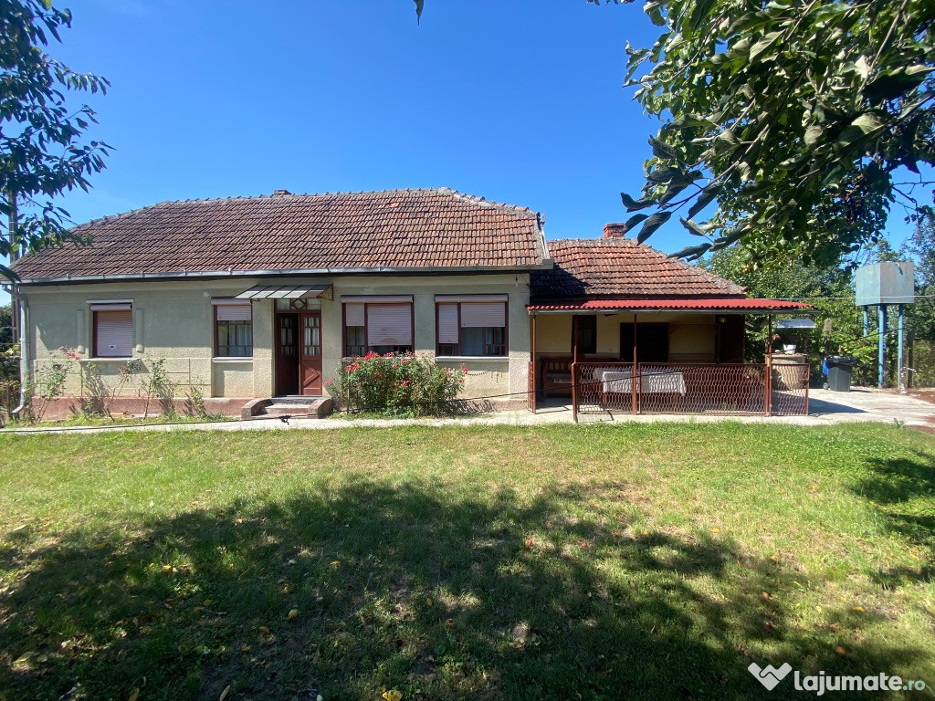 Casa cu anexe gospodărești și 40 ari teren