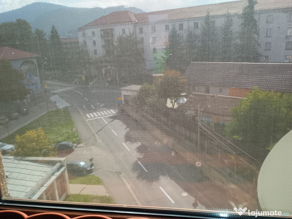 Închiriez/ schimb cu casa un apartament cu 3 camere central