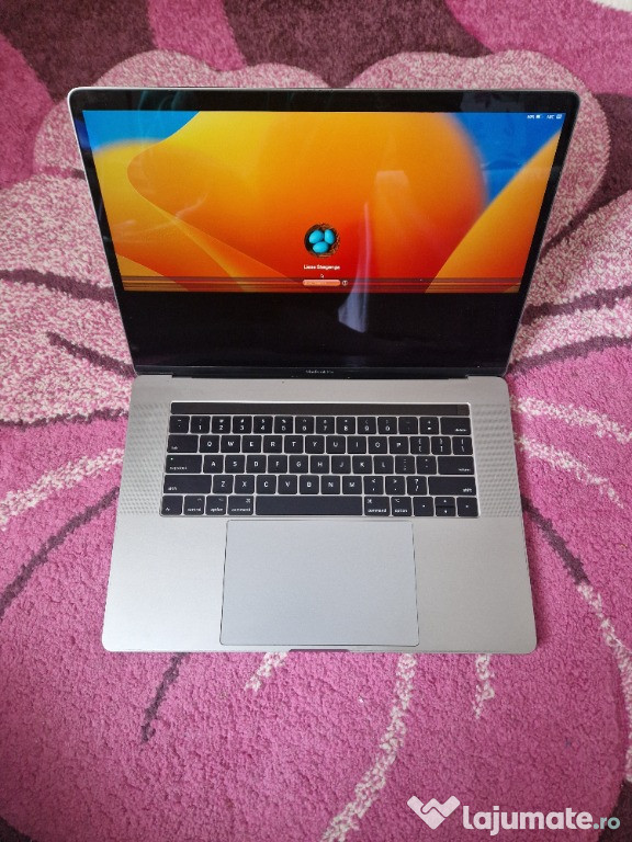 Defect MacBook Pro (15-inch Four Thunderbolt 3 (USB-C))