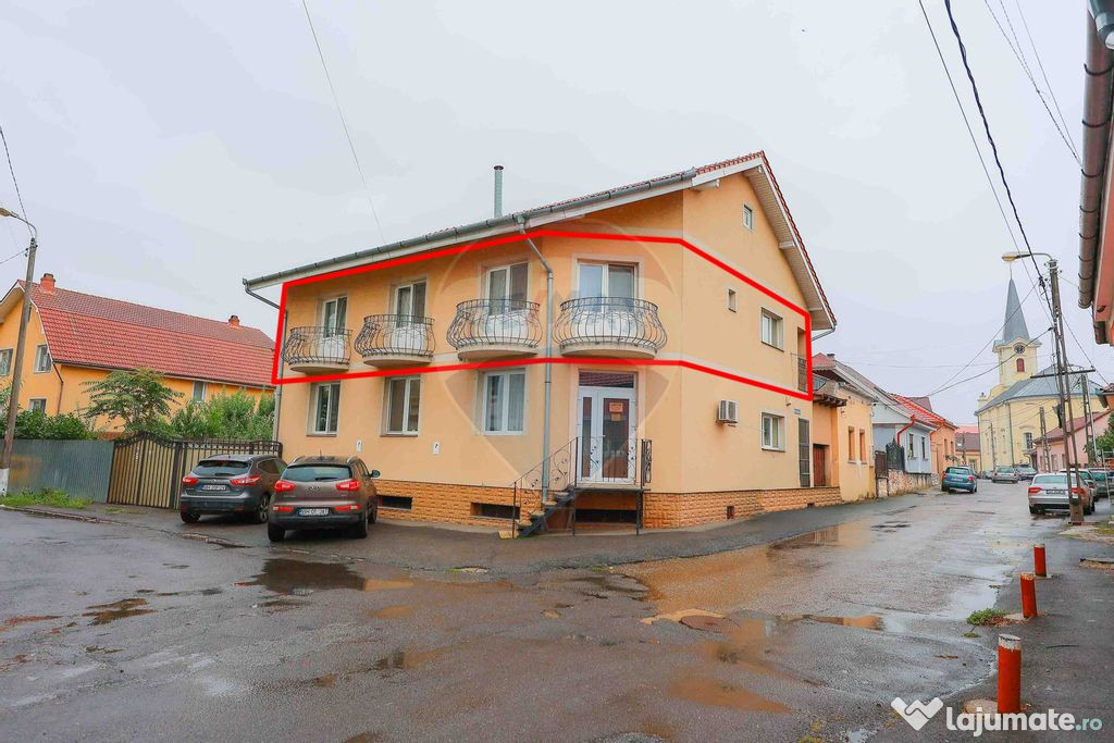 Apartament la Casă, 4 Camere de Închiriat, Zona Case Ve...
