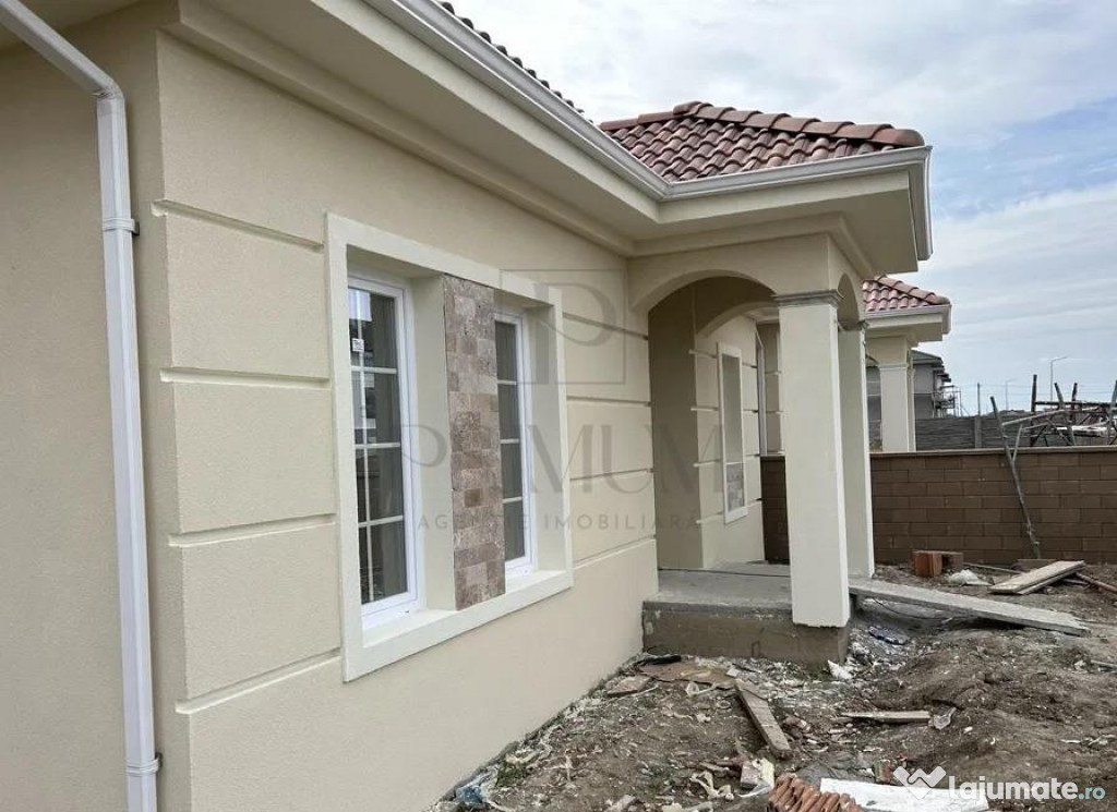Triplex - partea laterala - 260 mp teren - toate utilitatile