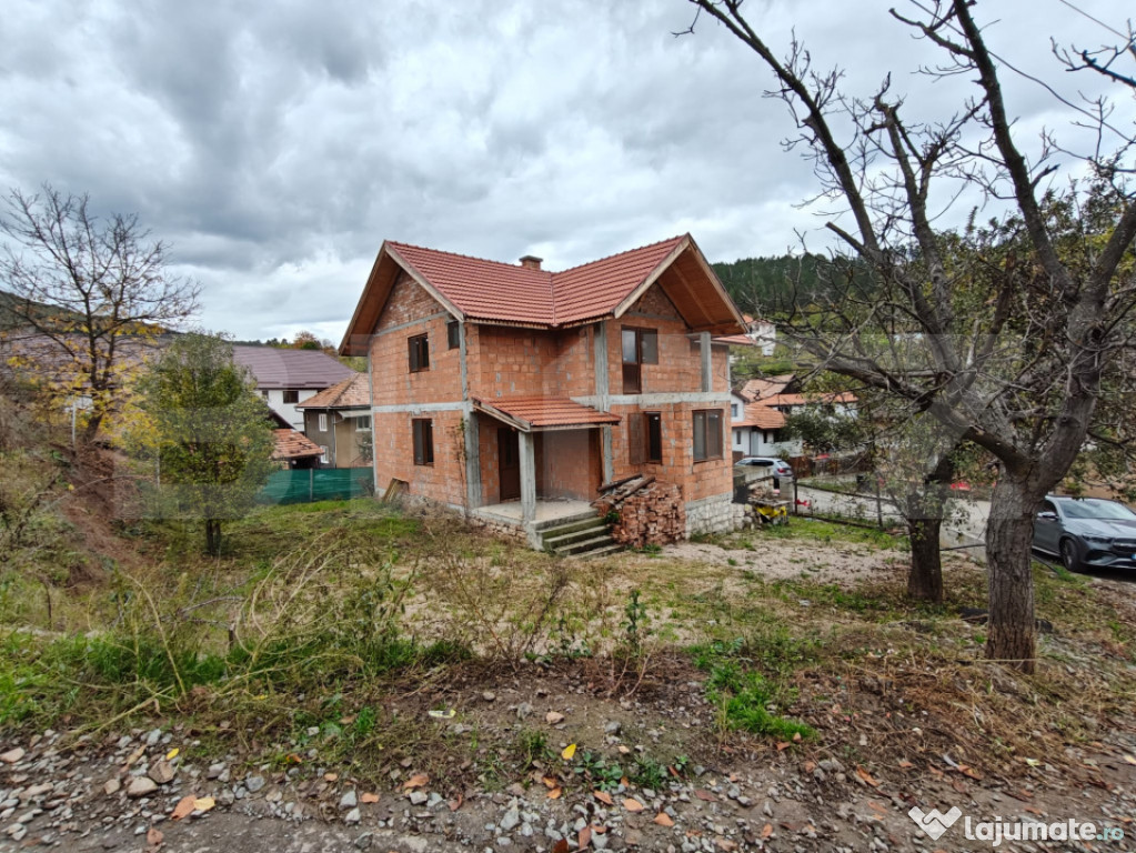 Casa individuala la rosu, 150mp, 500eurp/mp, Agarbiciu