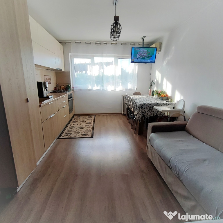 Apartament 3 camere-decomandat, de vânzare, zona Bulevardul București
