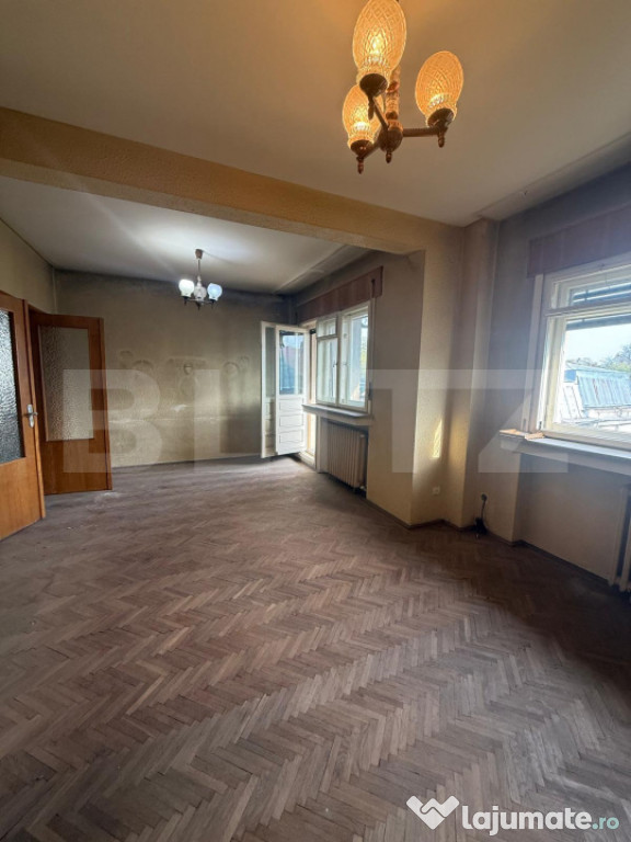 Apartament cu 4 camere, 95 mp, zona centrala