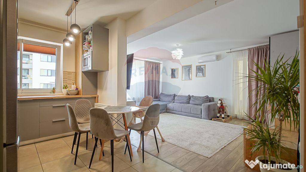Apartament cu 2 camere și boxă de vânzare la Top City ...