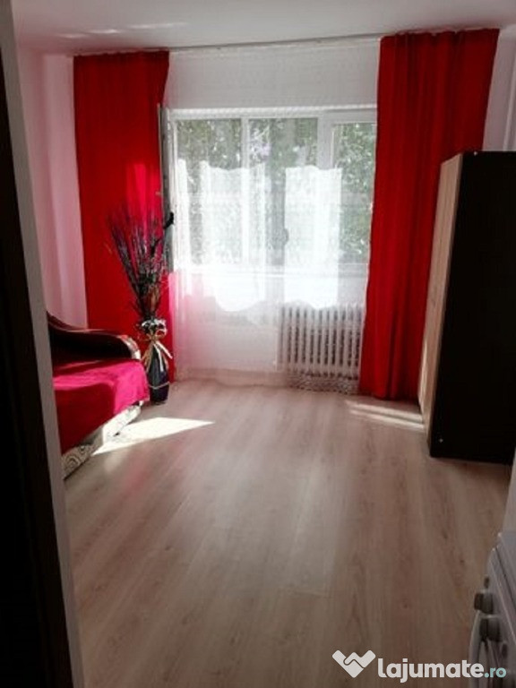 Podu ros la bulevard garsoniera mobilata