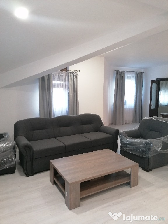 Prprietar ofer spre inchiriere apartament in vila,zona Mitari Pacii