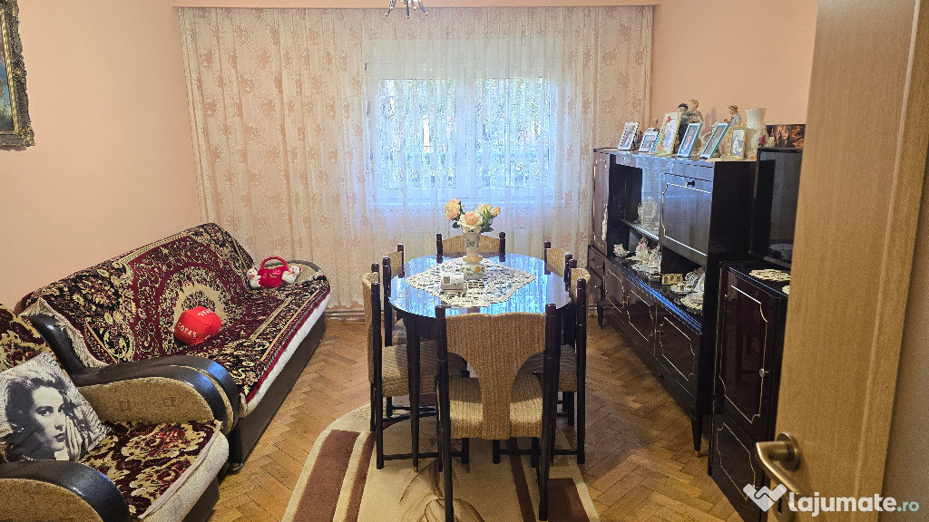 Vand apartament 3 camere decomandat in Deva, zona Enescu, parter inalt