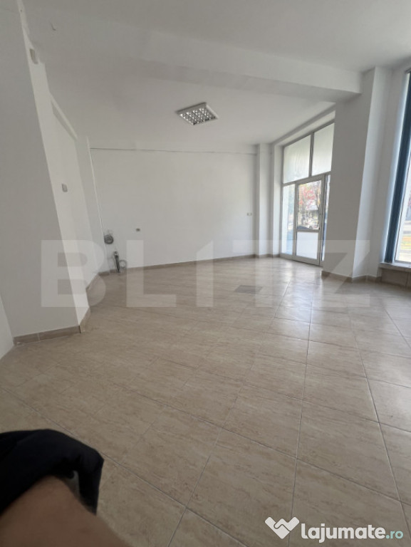 Spațiu comercial ultracentral – 60 mp, vitrină stradală