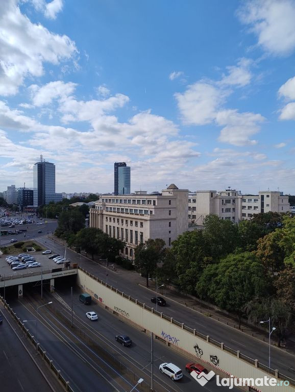 Apartament de închiriat – Piața Victoriei, stradal