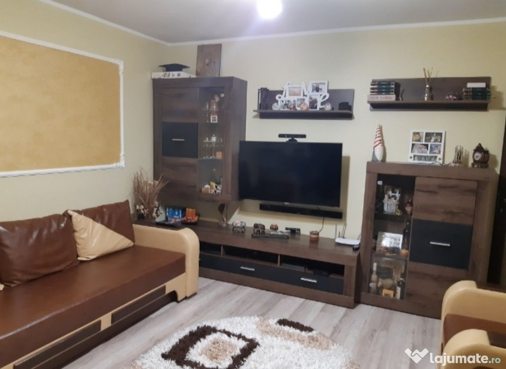 Vand apartament 3 camere