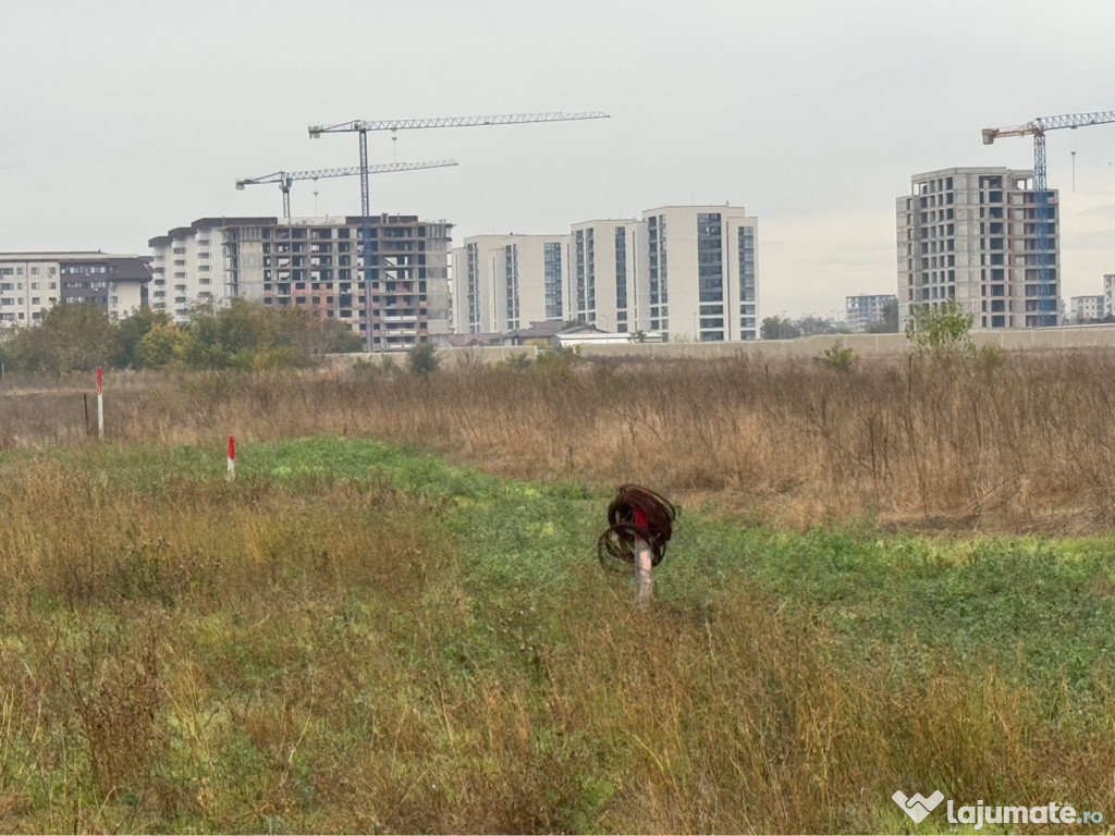 Vând teren intravilan
