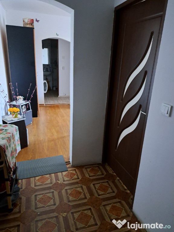Vand apartament 2 camere