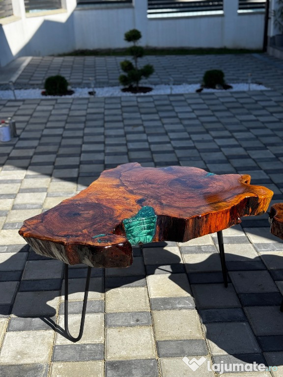 Măsuță de cafea din rondea de nuc cu rășină verde