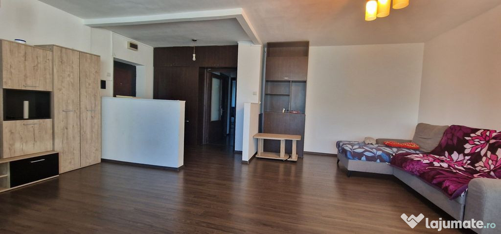 Trei camere decomandate aproape de Centru.