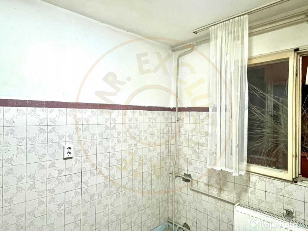 De renovat, 3 camere, 2 bai langa Scoala nr 4