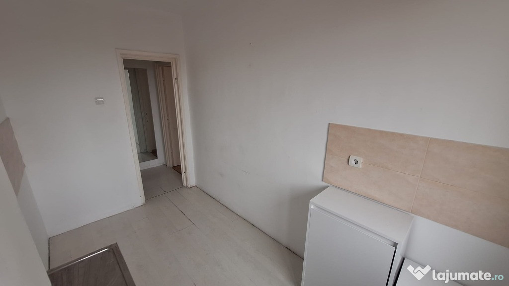 Apartament de vanzare in Constanta, Gara - 2 camere decomandat
