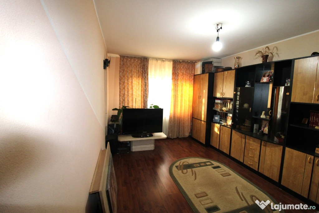 Apartament cu 3 camere, decomandate in Micro 16