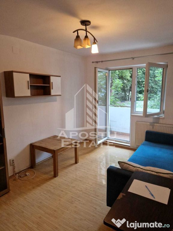 Apartament 3 camere, etajul 1, zona Spitalul Judeten